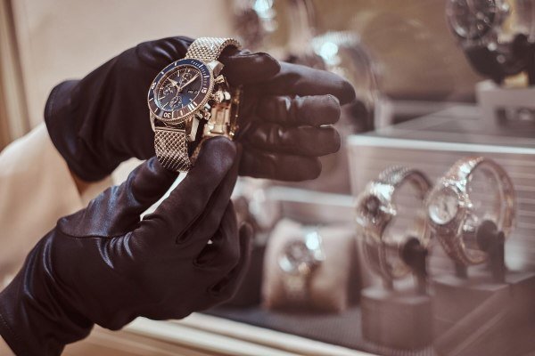Cara Semir Jam Tangan Mewah